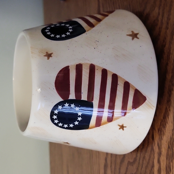 Americana candle shade, fingertip towel and small stars, and red star plate - Picture 3 of 7